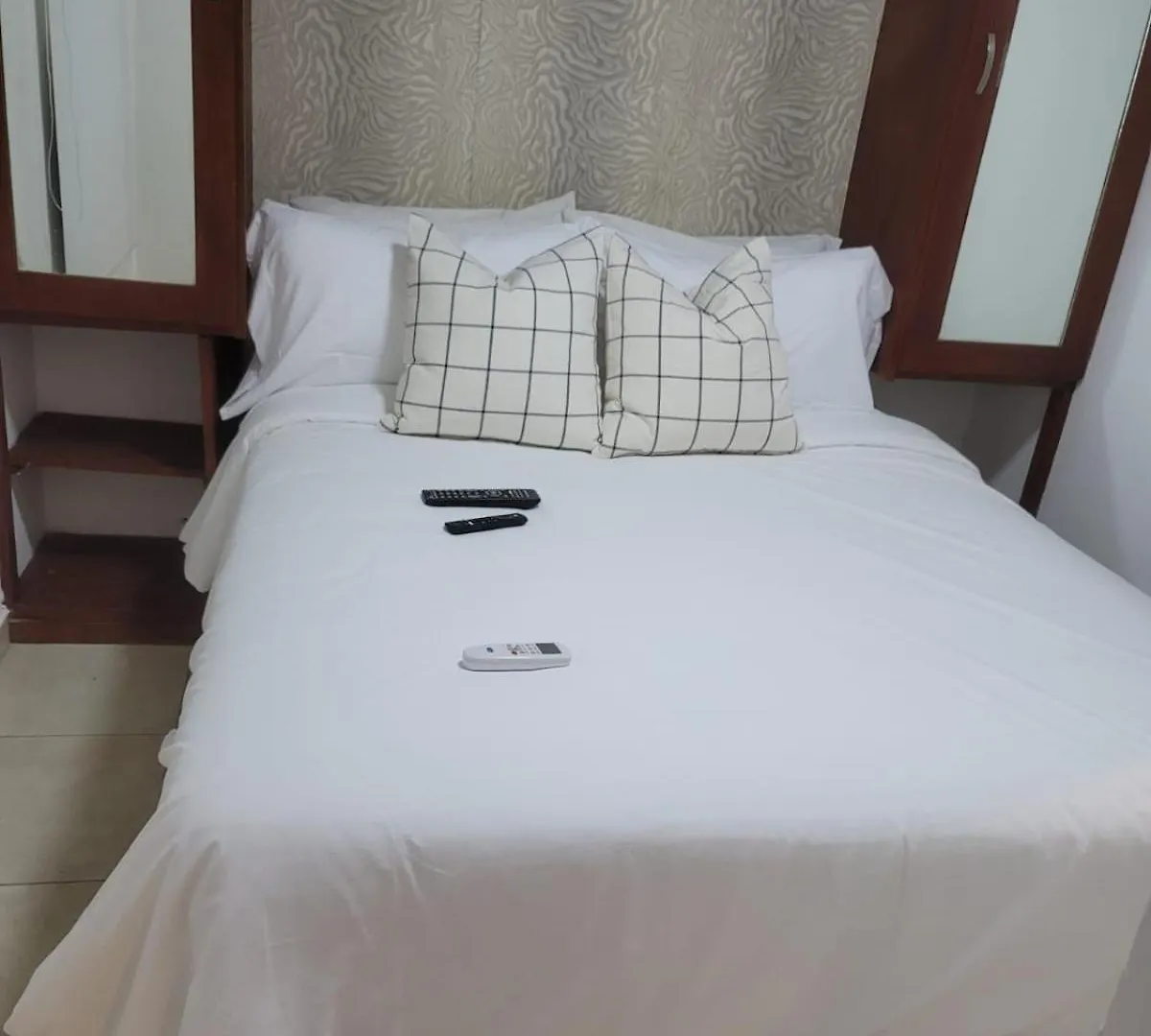 Small Apartment联系方式